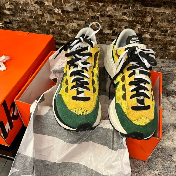 NWB Nike Vaporwaffle Sacai Yellow/Green Size 10.5. Bought as gift,tried on once. - Picture 2 of 8